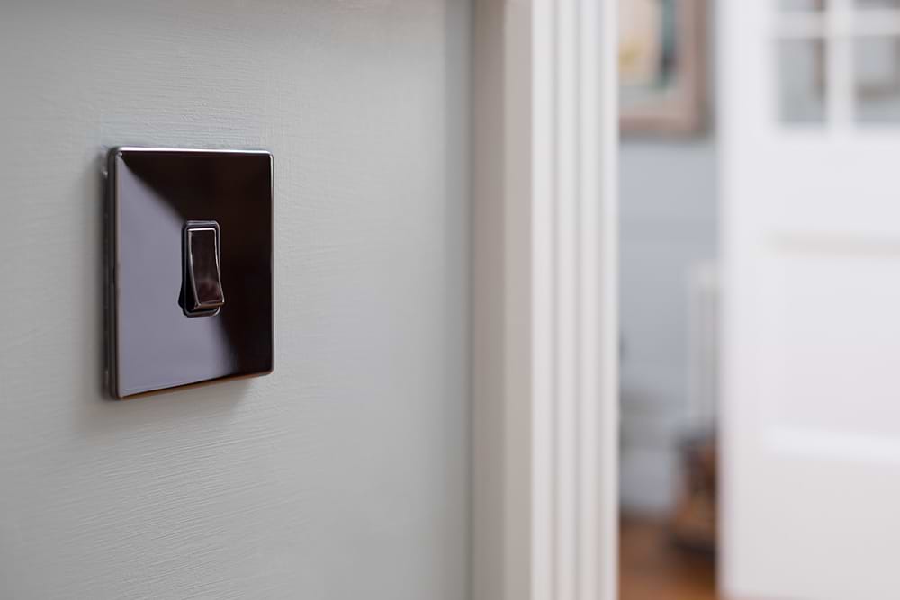 The Connaught Collection Black Nickel 1 Gang 2 Way 10A Light Switch Blk Ins Screwless