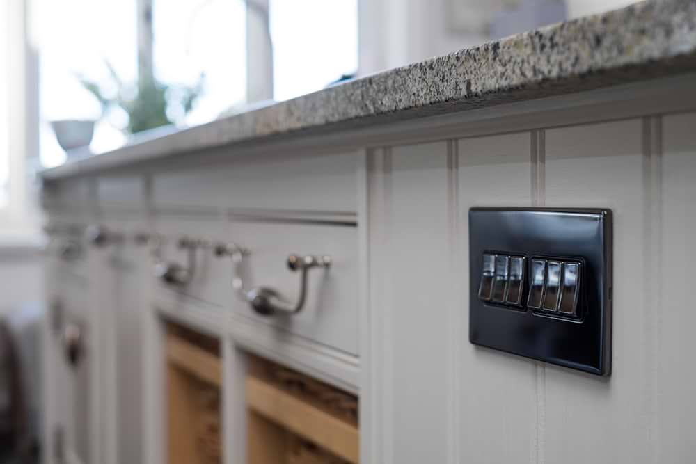 The Connaught Collection Black Nickel 6 Gang 2 Way 10A Light Switch Blk Ins Screwless