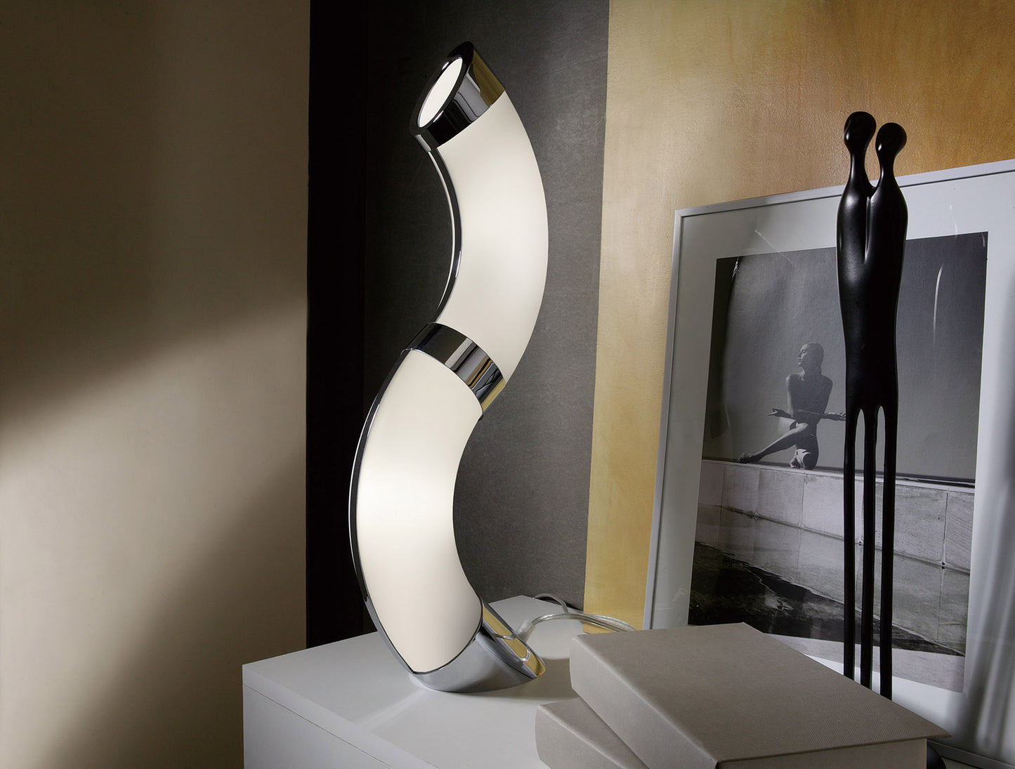 Guss Telescopic E27 3 Light E27 Bar, Polished Chrome, White Acrylic, CFL Lamps INCLUDED by Mantra