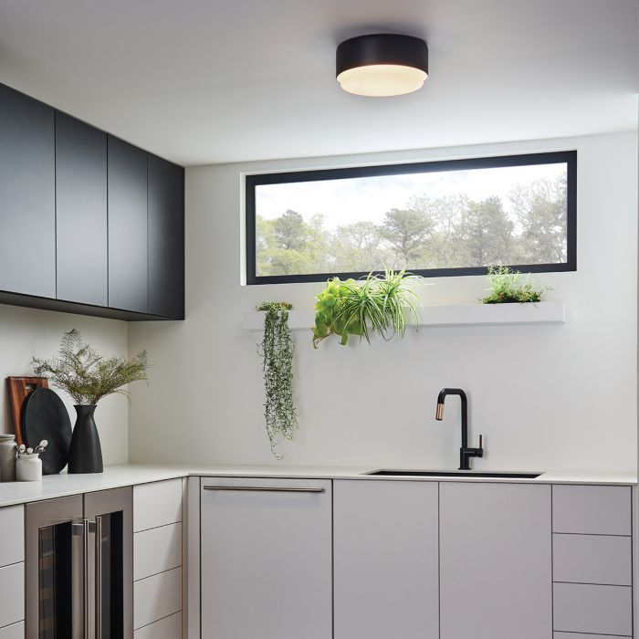 Cedric Flush Small Mount - Black