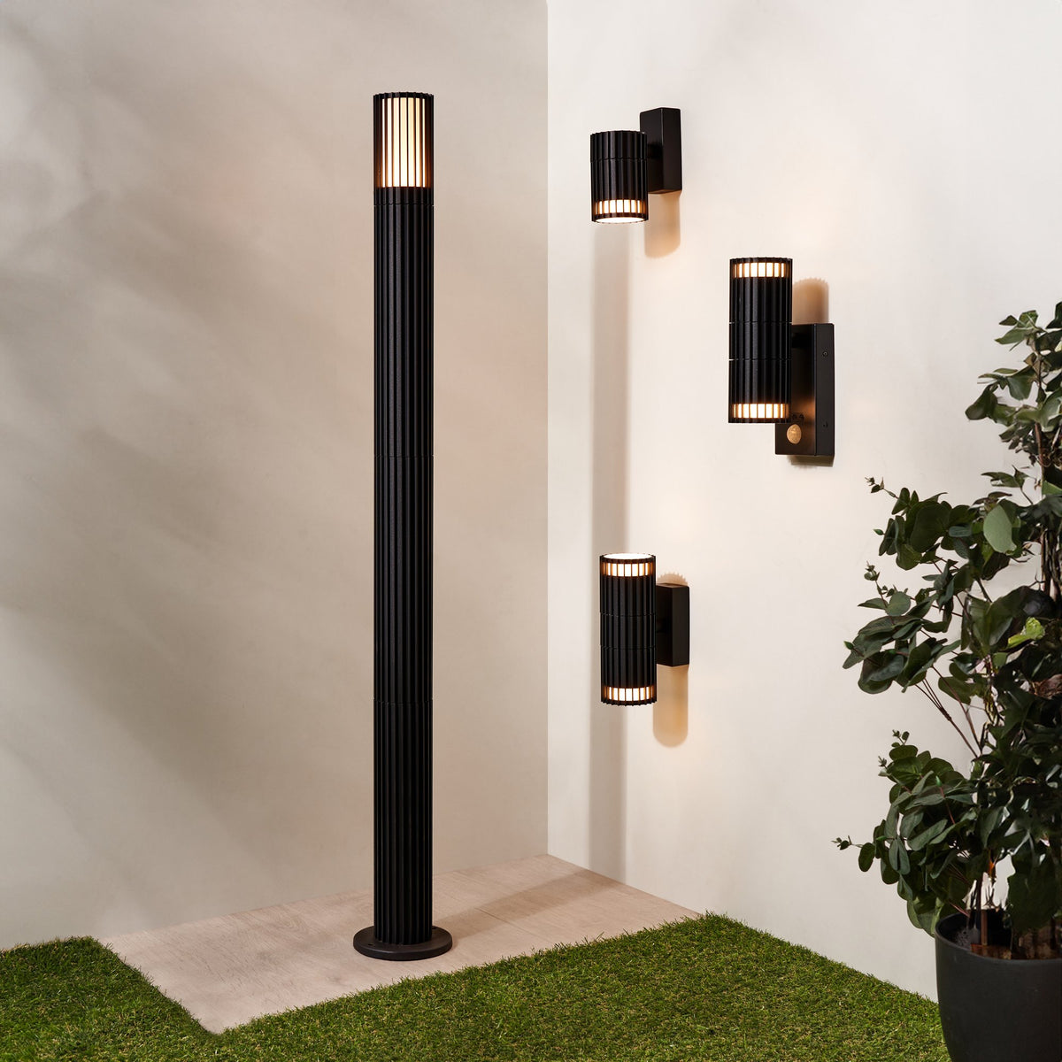Muto Adjustable Outdoor Post Light, Black