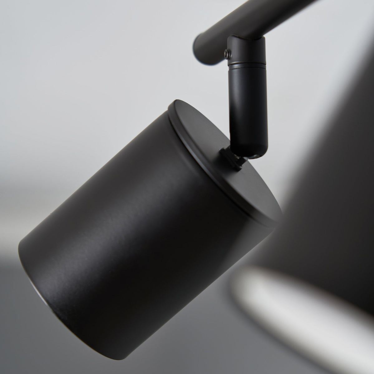 Joshua 3 Light Spotlight Bar - Black