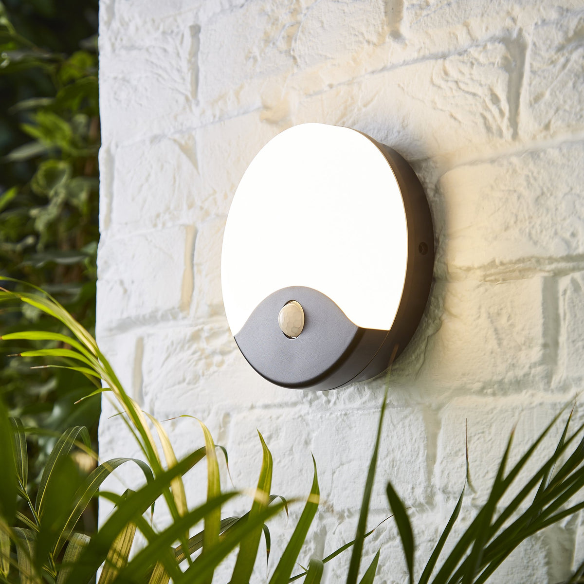 Turus 15 Watt LED Outdoor Round Bulkhead Light with PIR, Black