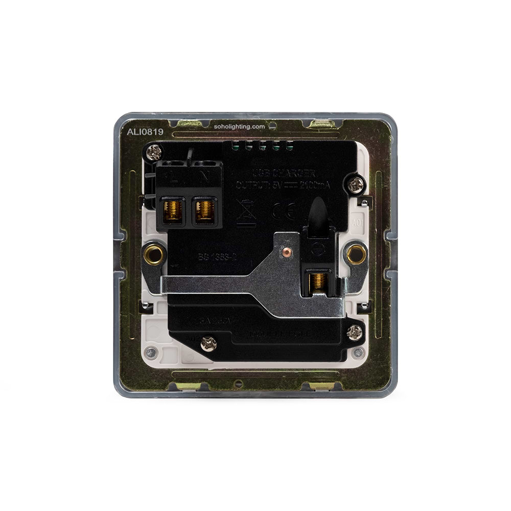 The Finsbury Collection Polished Chrome Flat Plate 1 Gang 13A DP Socket with USB-A 2.1A