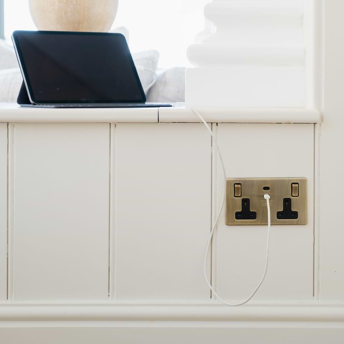 Soho Lighting Antique Brass 2 Gang 65W USB C+C Socket (13A Socket + 2 USB C Ports)