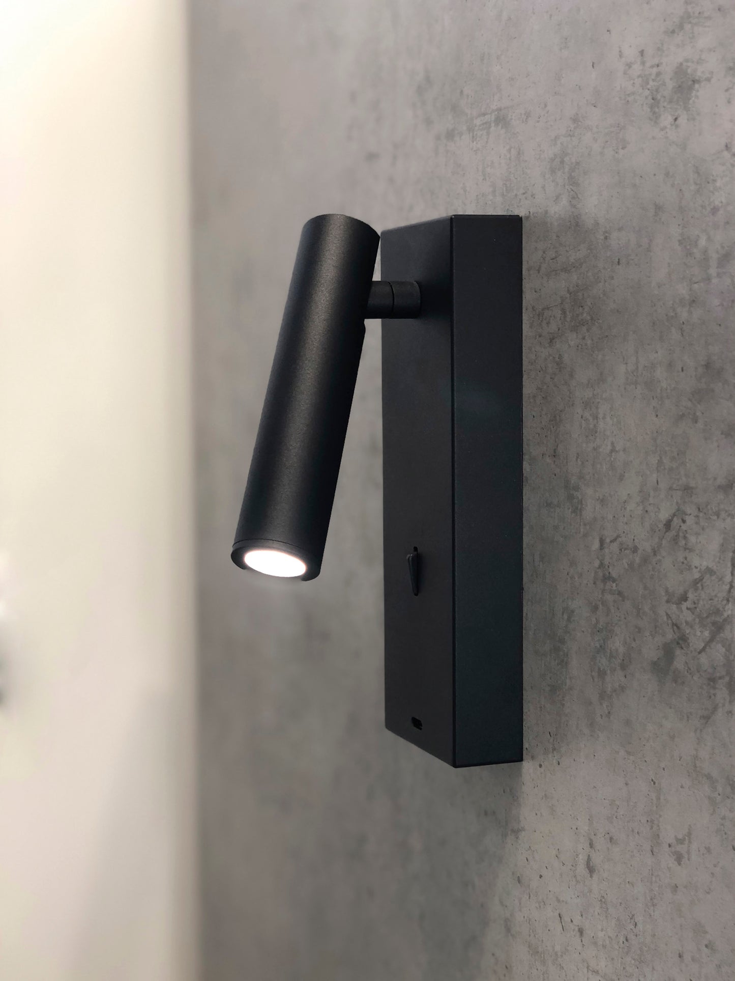 Tarifa II Wall/Reading Light Adjustable With USB-C Socket, 3W LED, 3000K, 210lm, Switched, Black, 3yrs Warranty by Mantra