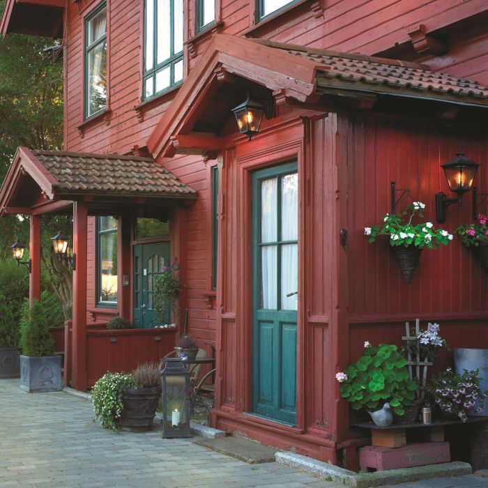 Turin Grande 1 Light Up Wall Lantern - Black